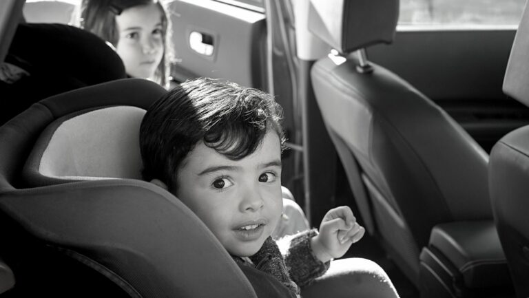 children in car seat before car accident