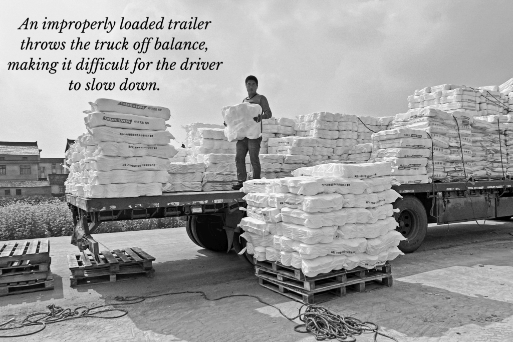 improperly loaded trailer 1 in category Truck Accident